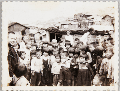 한국전쟁 시기 피난민촌 아이들(1952.5.7.)